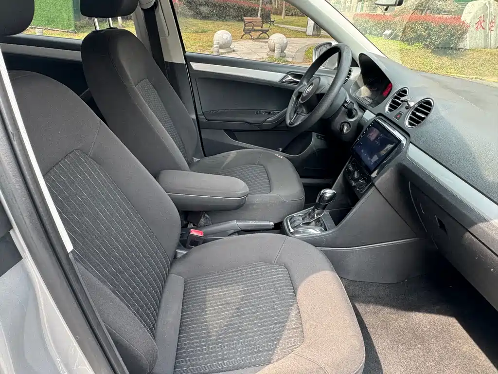Volkswagen Jetta 2015 1.6L AT Comfort