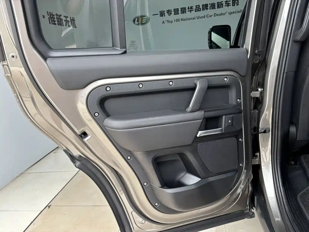 Land Rover Defender — миниатюра 22