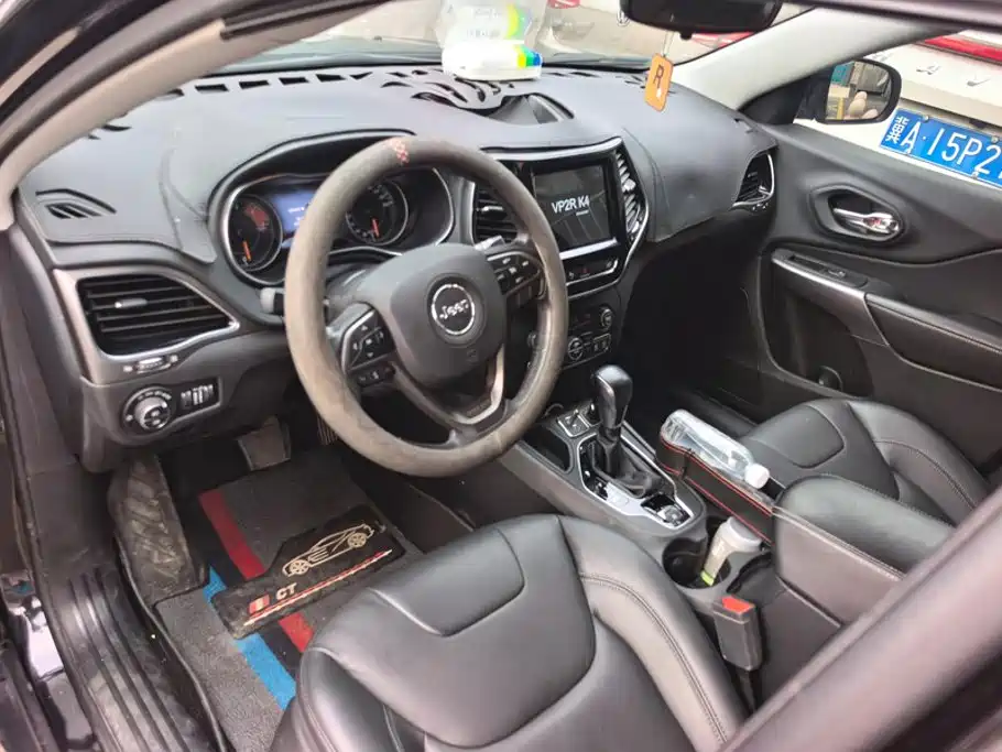 Jeep Cherokee — миниатюра 12