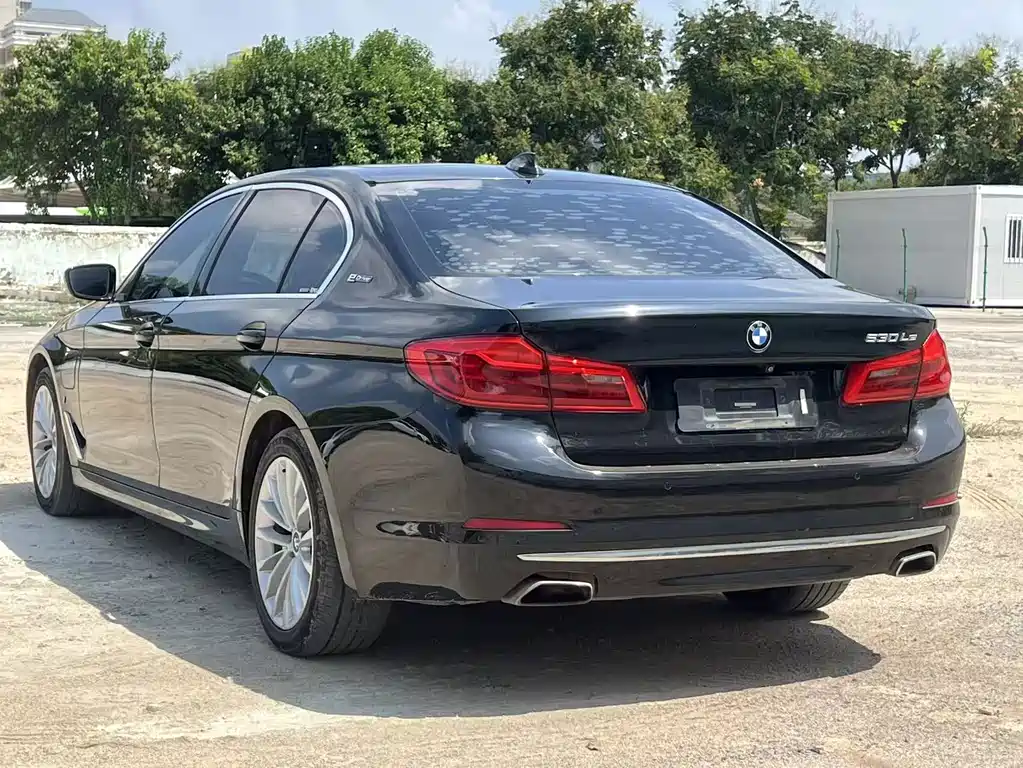 BMW 5 Series New Energy — миниатюра 9