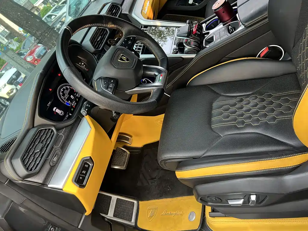 Lamborghini Urus — миниатюра 20