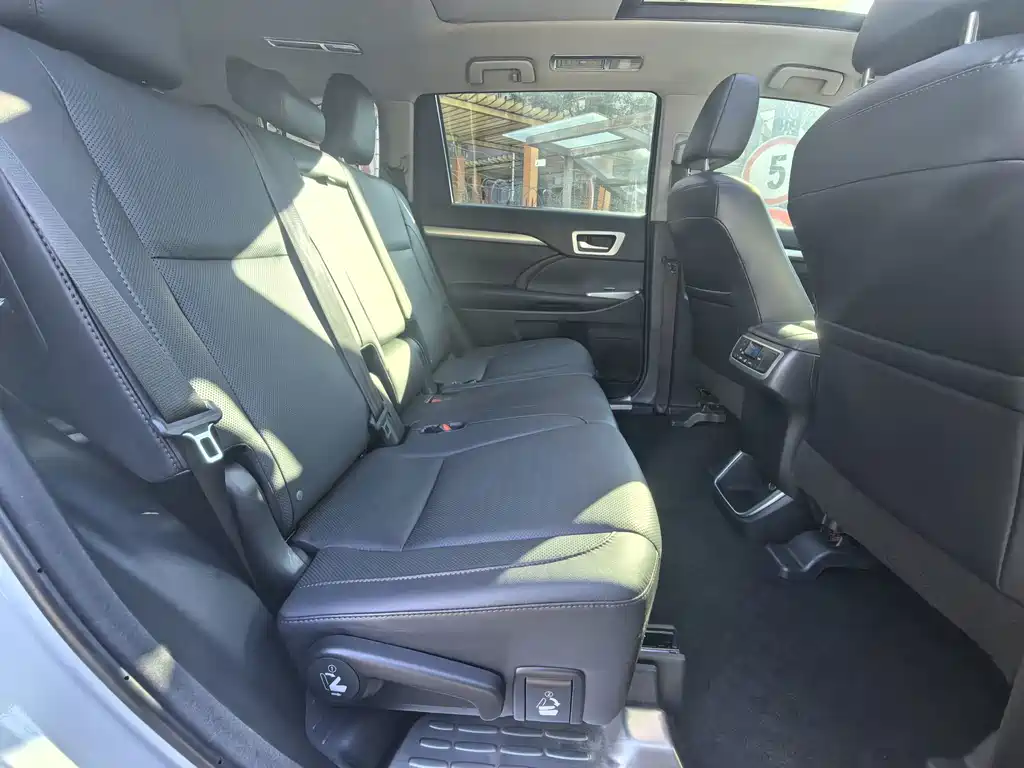 Toyota Highlander — миниатюра 14