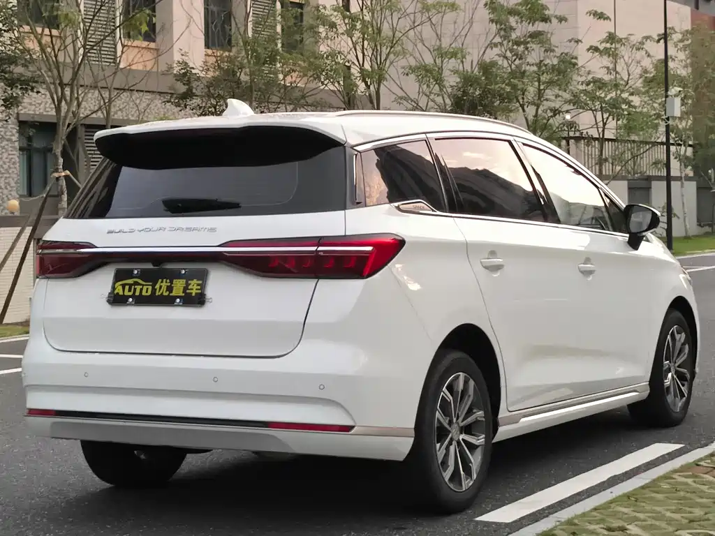 BYD MAX — миниатюра 3