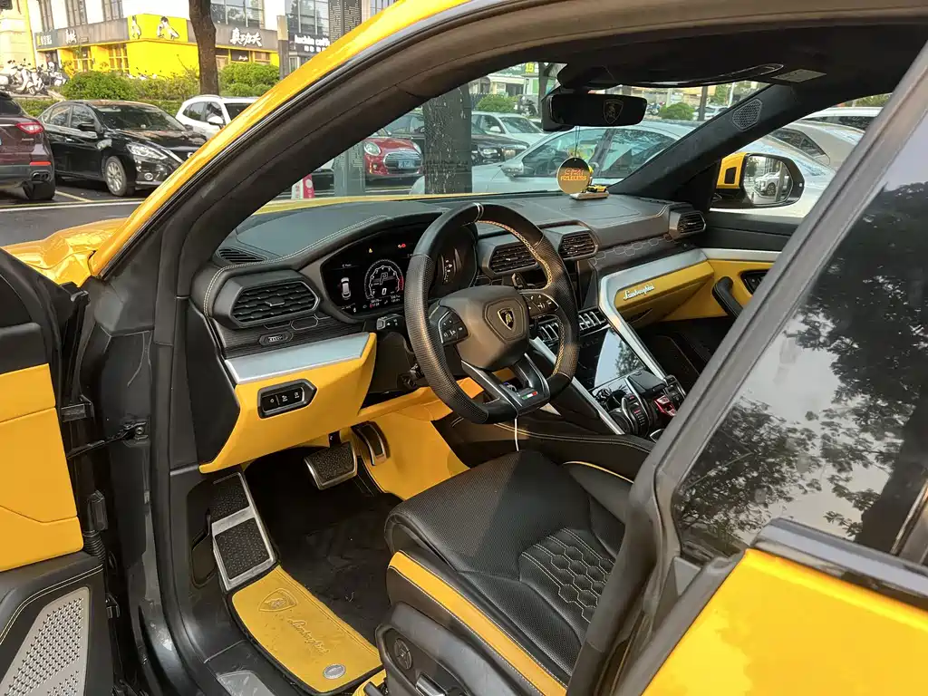 Lamborghini Urus — миниатюра 14