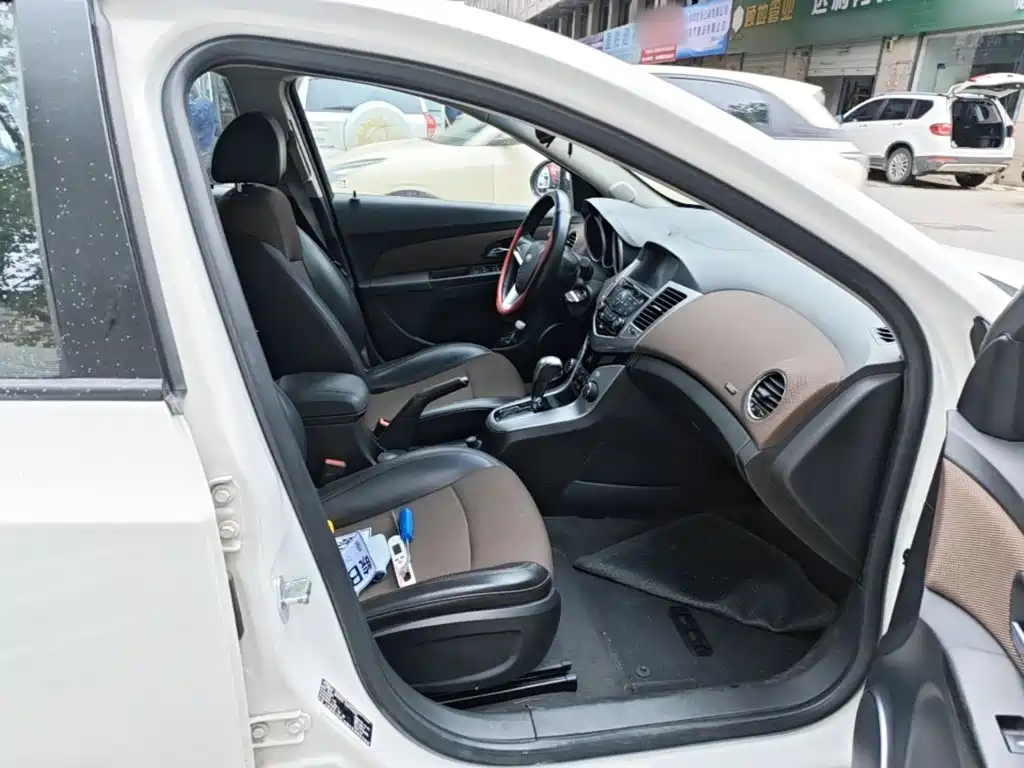 Chevrolet Cruze — миниатюра 25