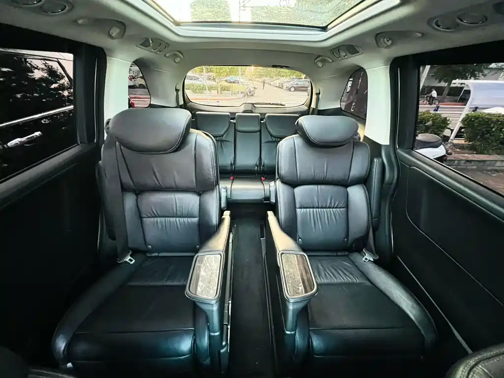 Honda Elysion — миниатюра 7