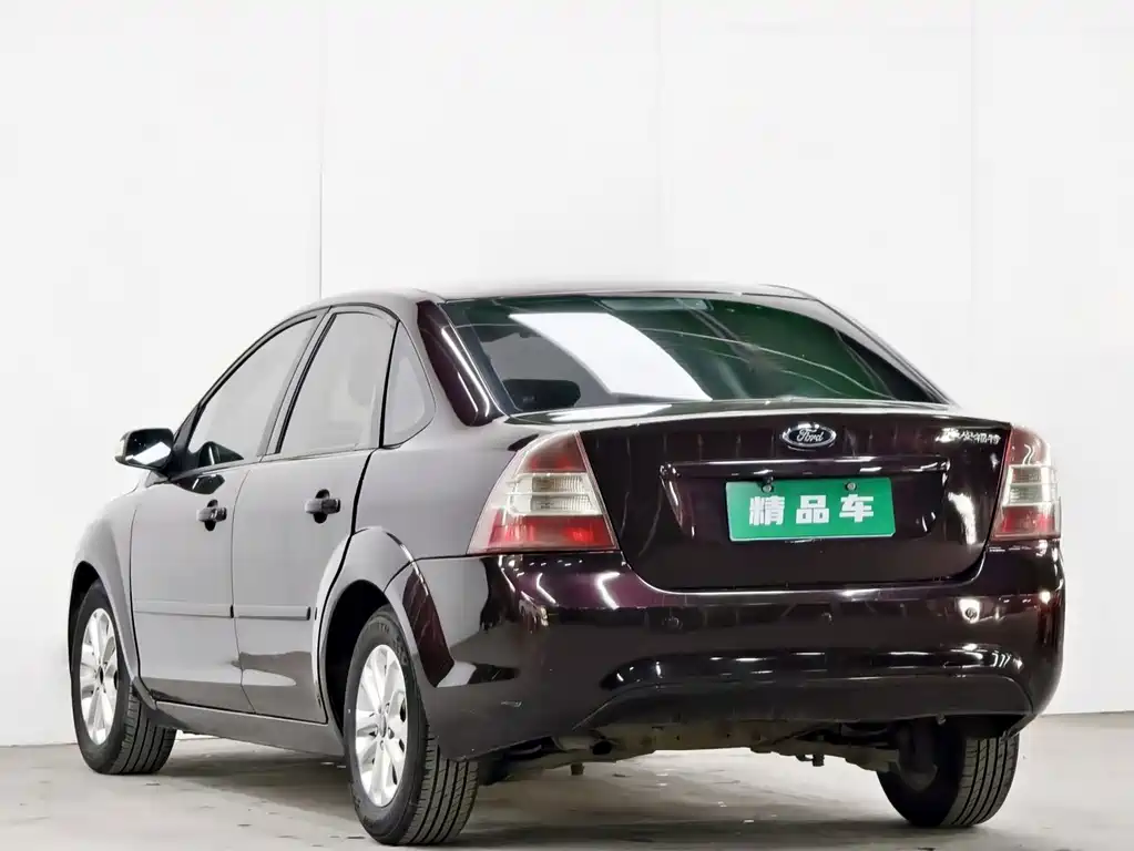 Ford Focus 2011 1.8L AT Fashion