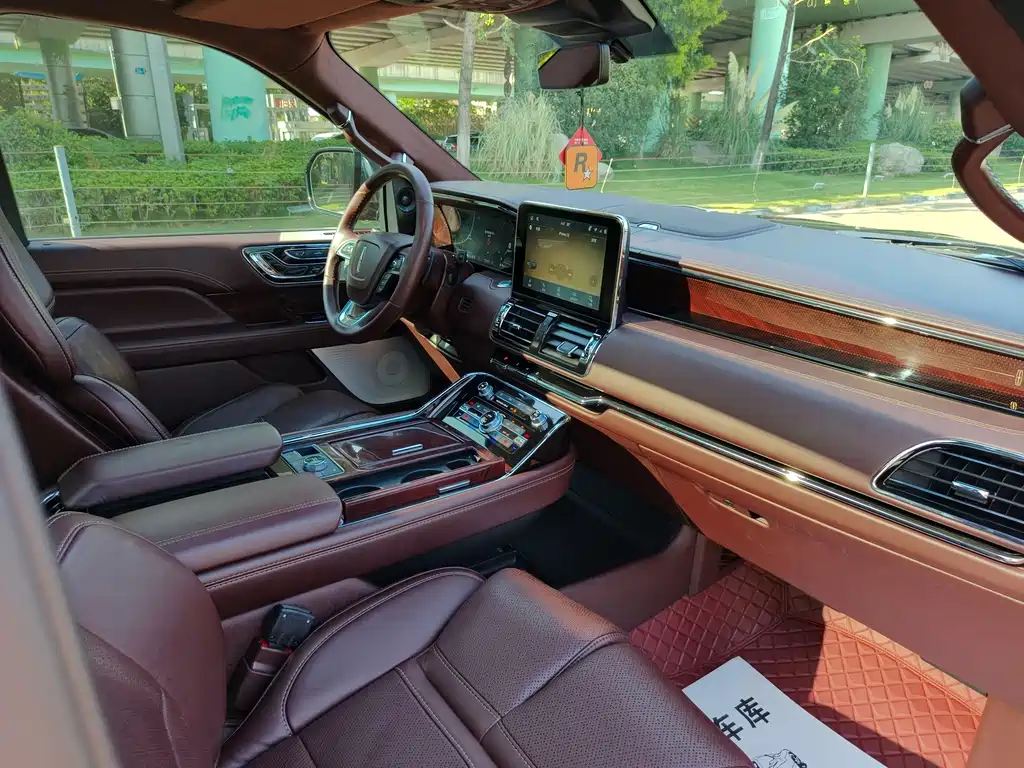 Lincoln Navigator — миниатюра 22