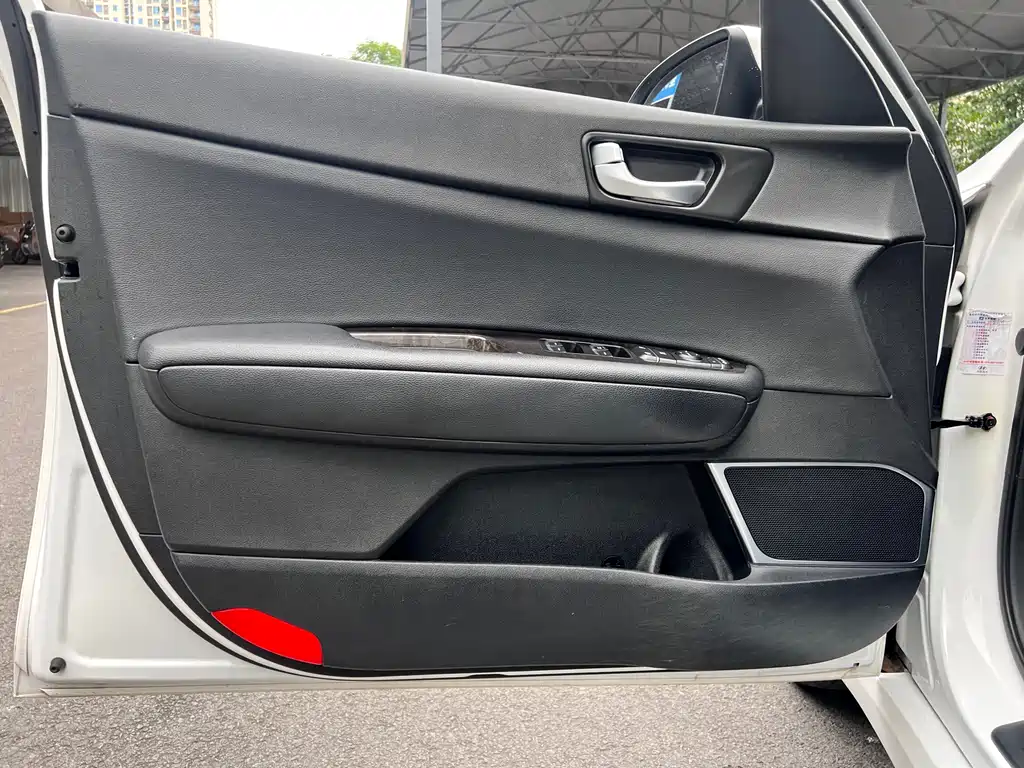 Kia K5 — миниатюра 6