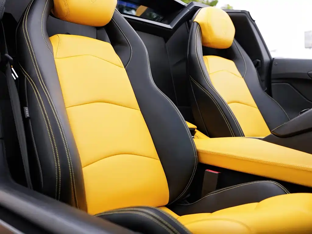 LAMBORGHINI AVENTADOR