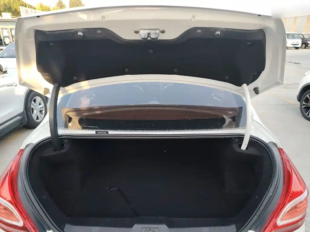 Peugeot 308 — миниатюра 19