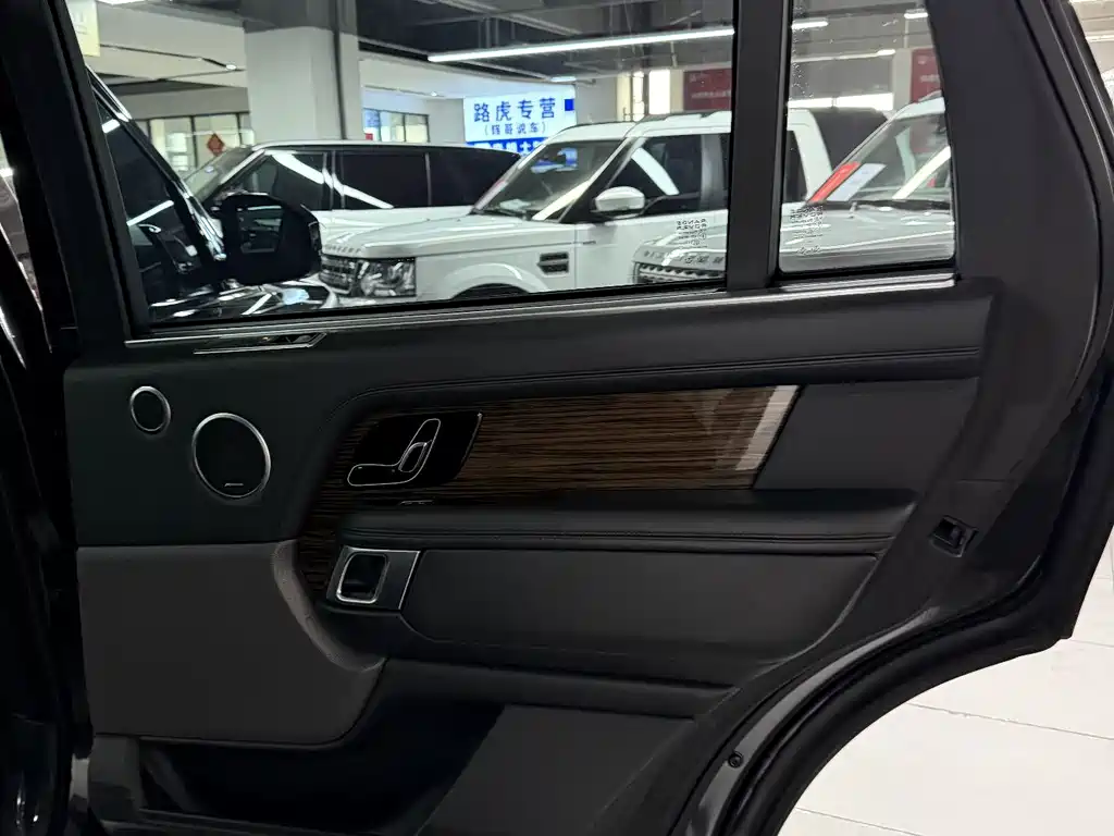 Land Rover Range Rover — миниатюра 16