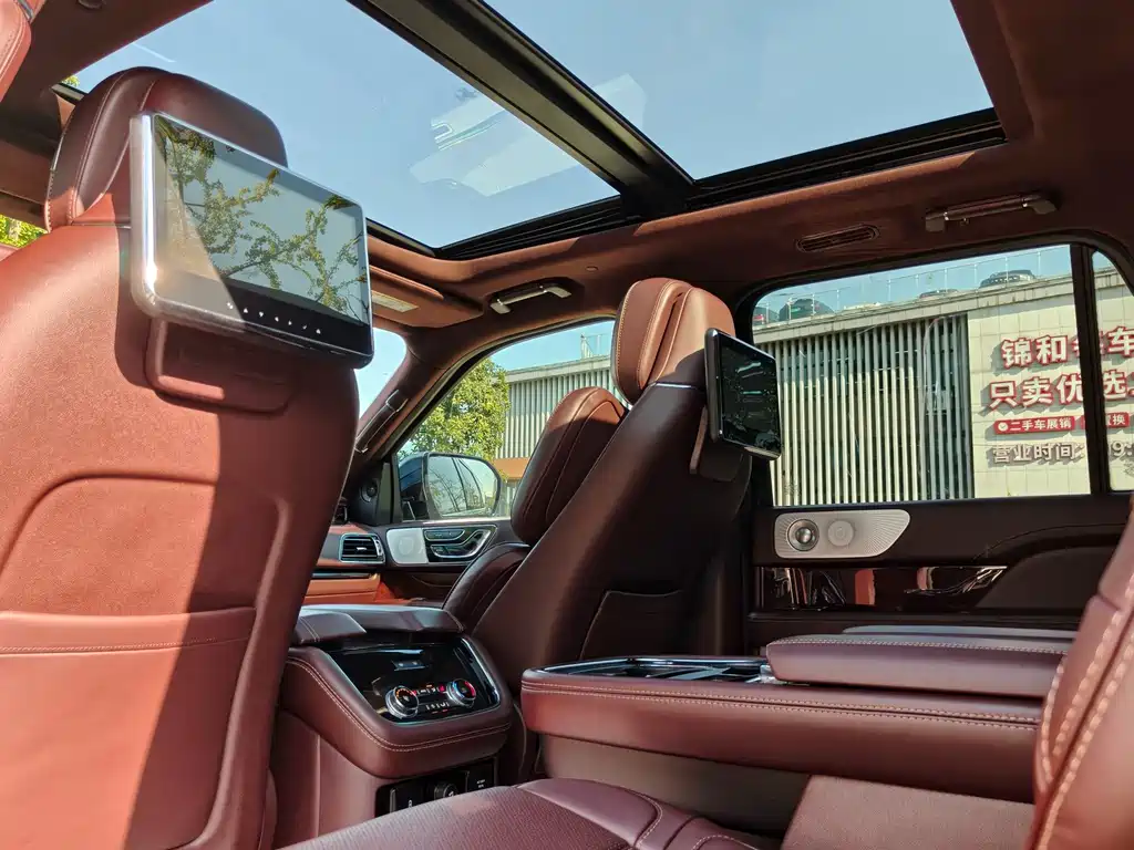 Lincoln Navigator — миниатюра 16