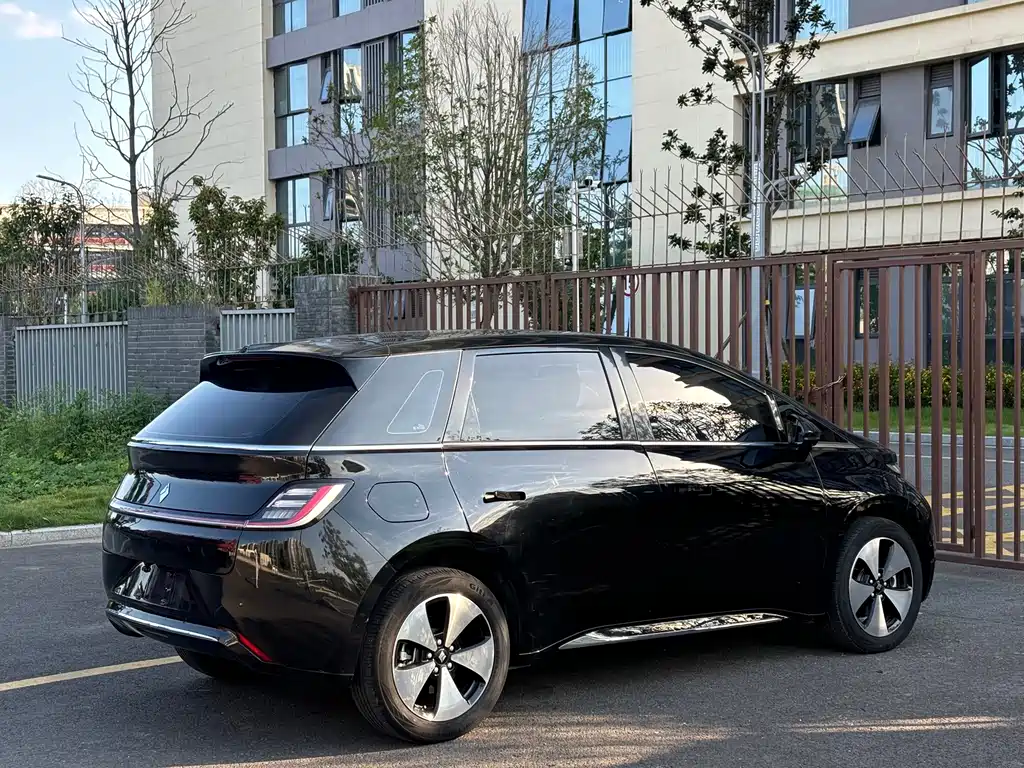 Baojun Yunduo — миниатюра 17
