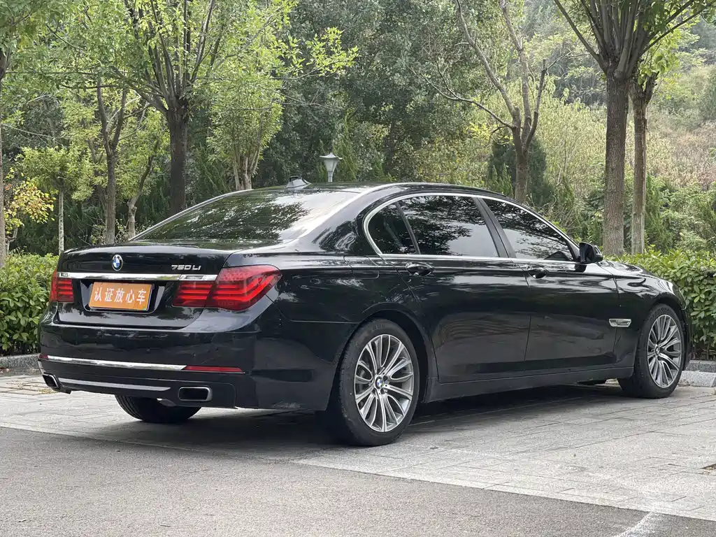 BMW 7 Series — миниатюра 9