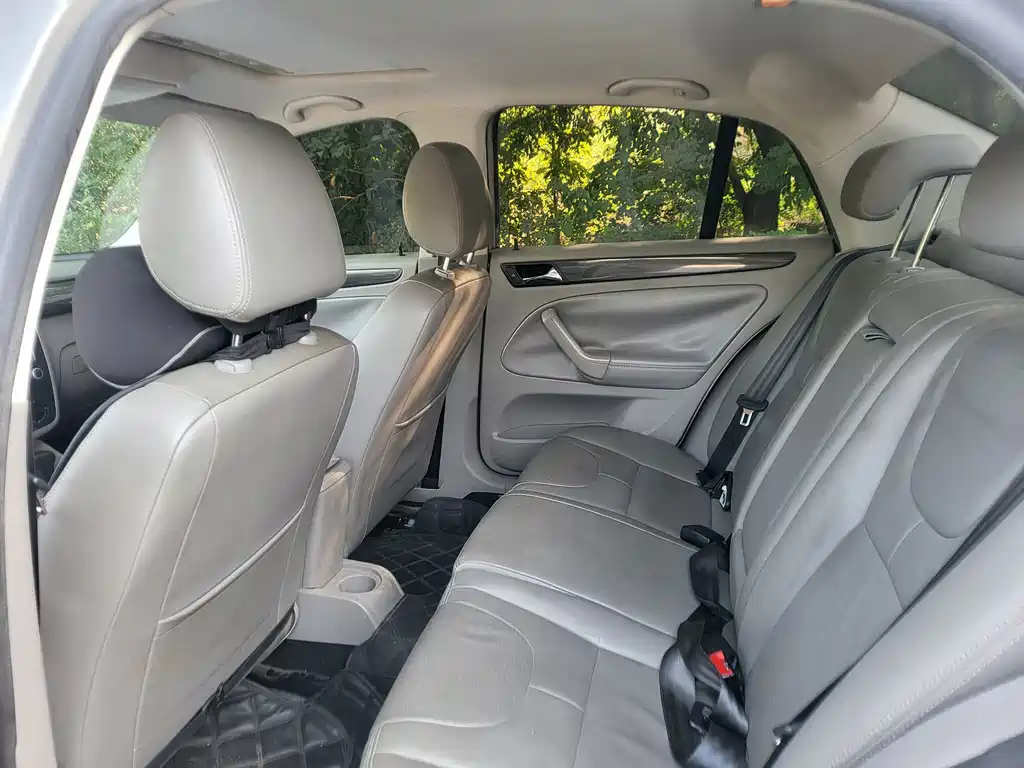 Volkswagen Bora 2012 1.6L AT Comfort