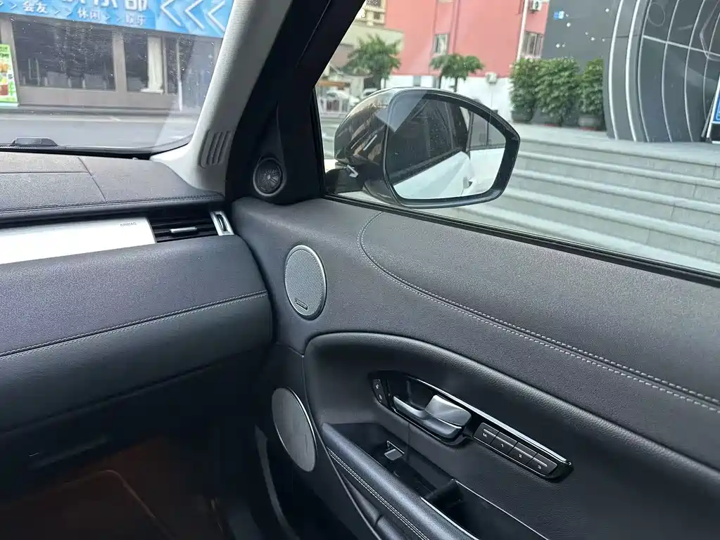 Land Rover Evoque — миниатюра 15