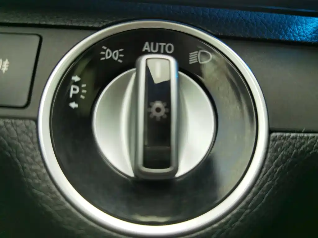 Mercedes-Benz E-Class — миниатюра 21