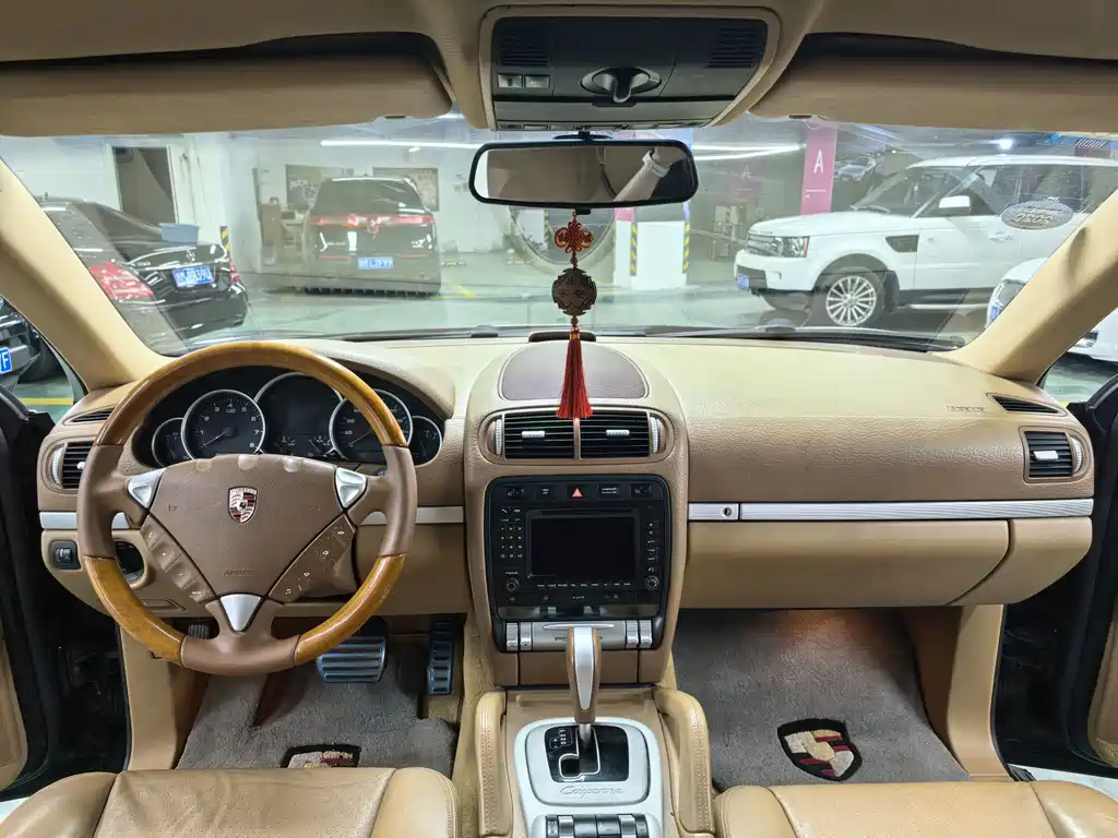Porsche Cayenne — миниатюра 7