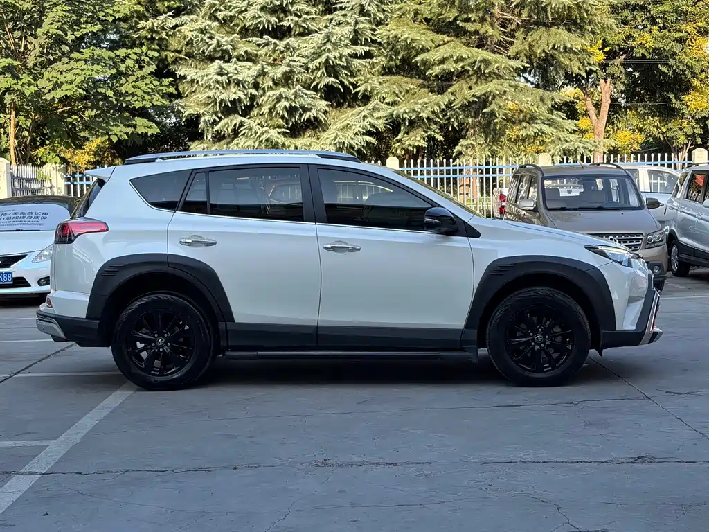 Toyota RAV4 — миниатюра 15