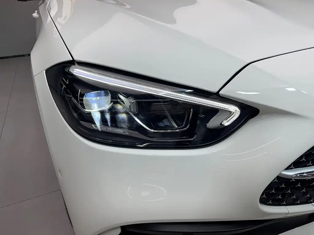 Mercedes-Benz C-Class — миниатюра 12