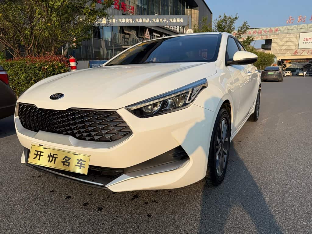 Kia K3 1.5 л 2021 г. Белый, пробег 25000 км
