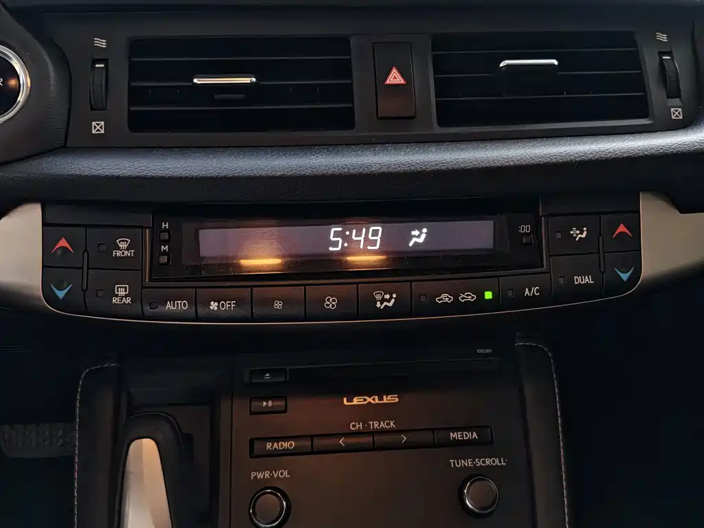 Lexus CT — миниатюра 17