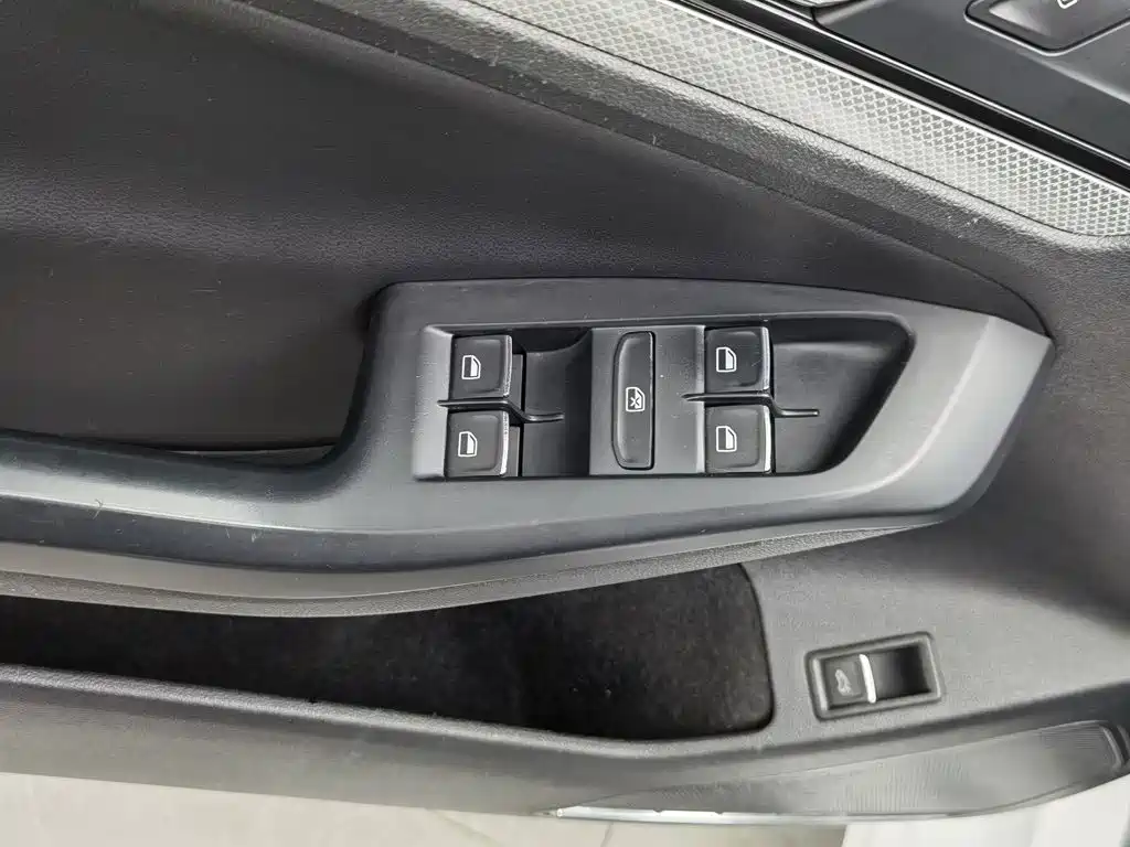 Volkswagen Sagitar — миниатюра 9