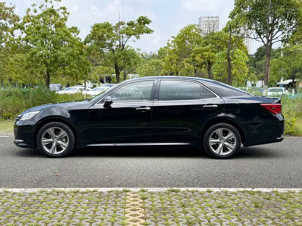 Toyota Crown 2015 2.0T Fashion