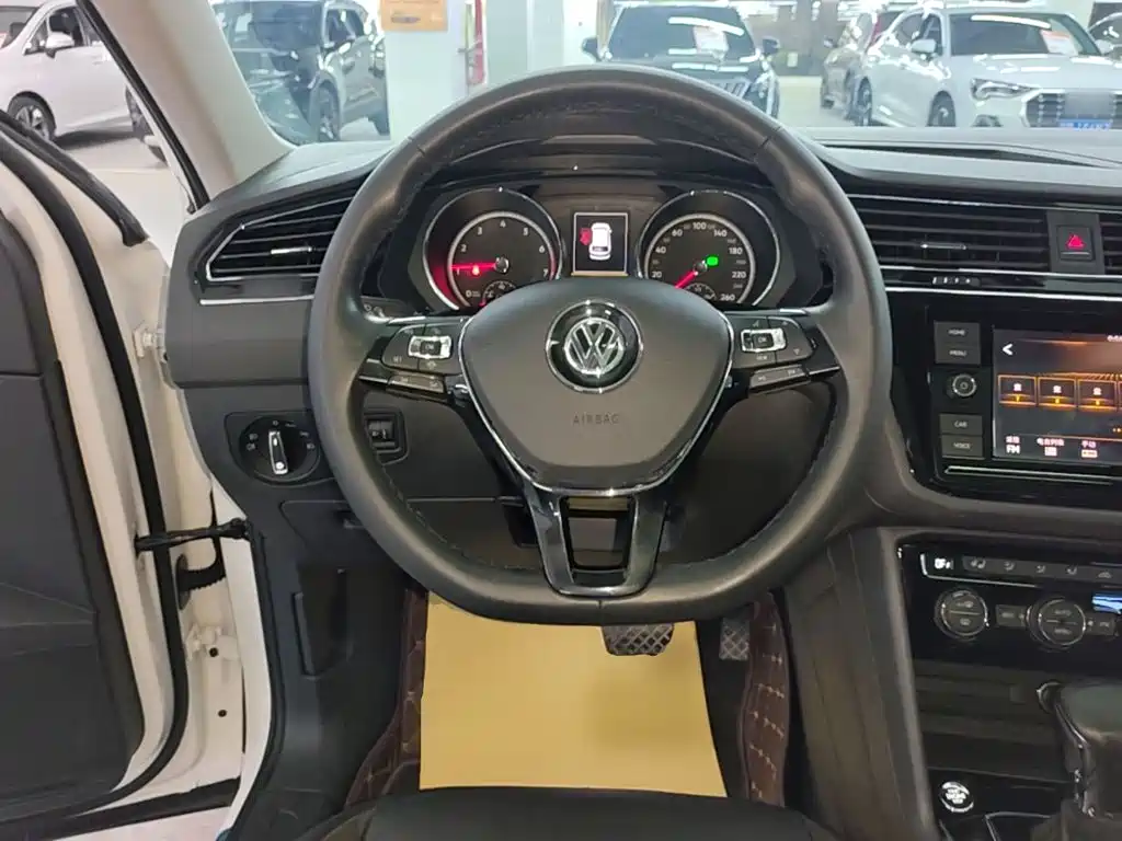 Volkswagen Tiguan L — миниатюра 11