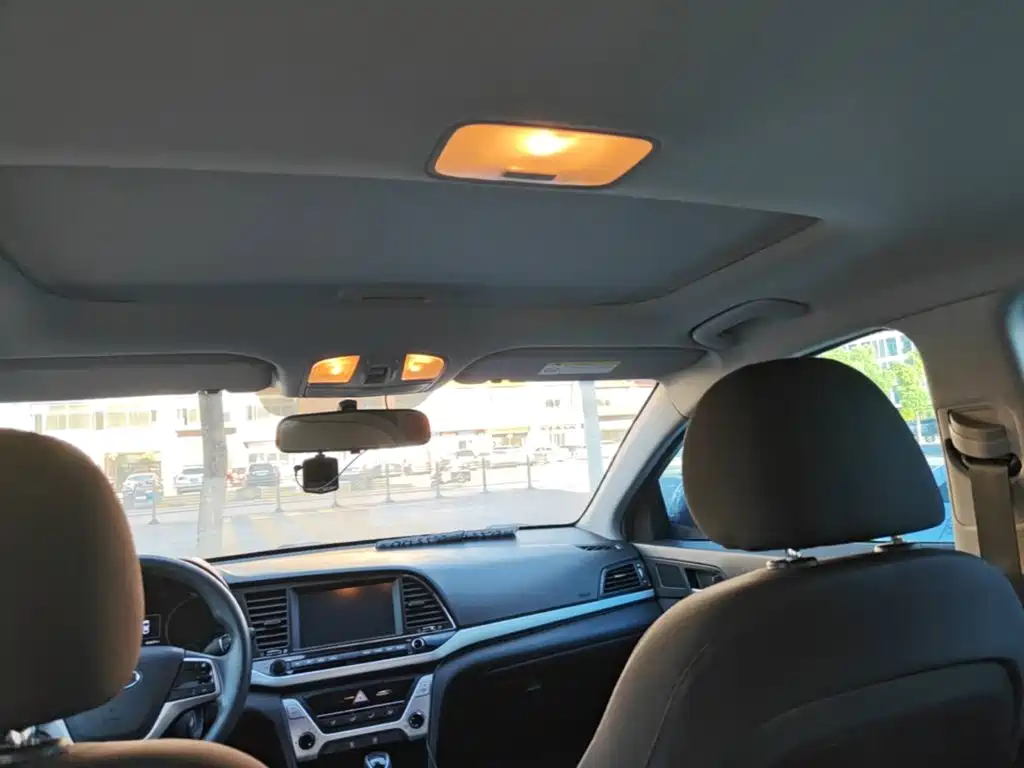 Hyundai Elantra — миниатюра 18