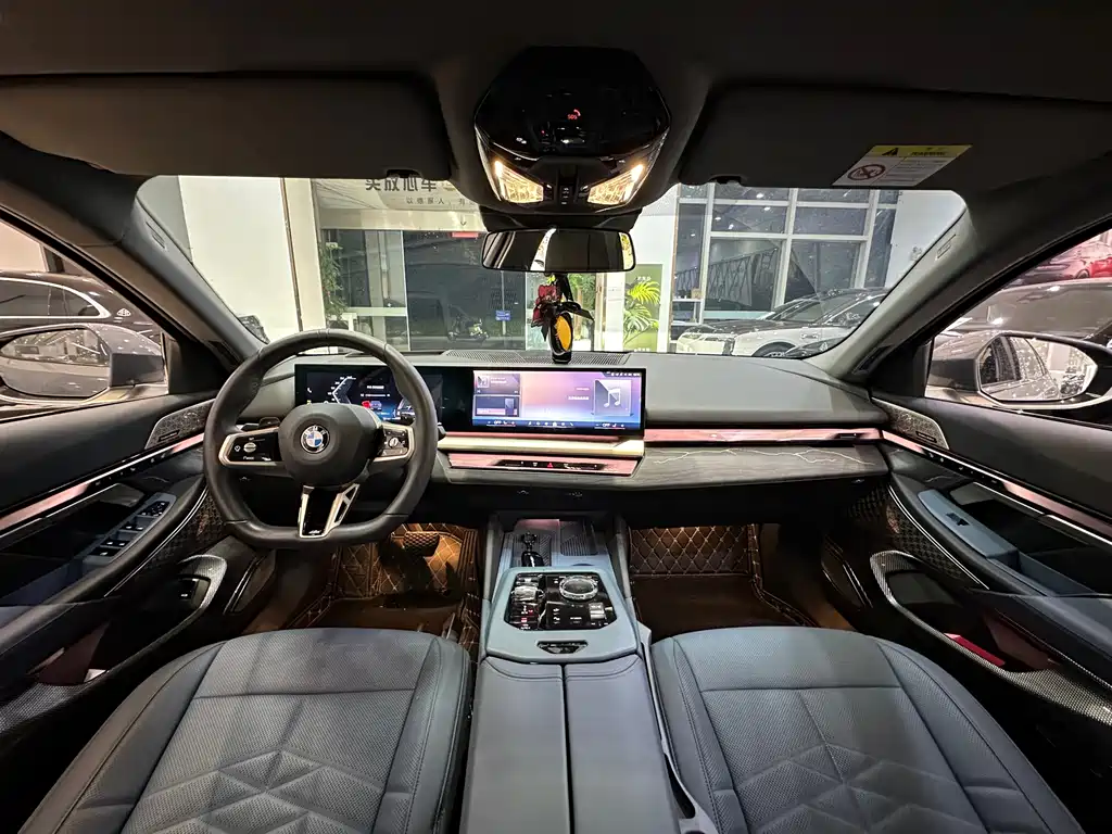 BMW 5 Series — миниатюра 9