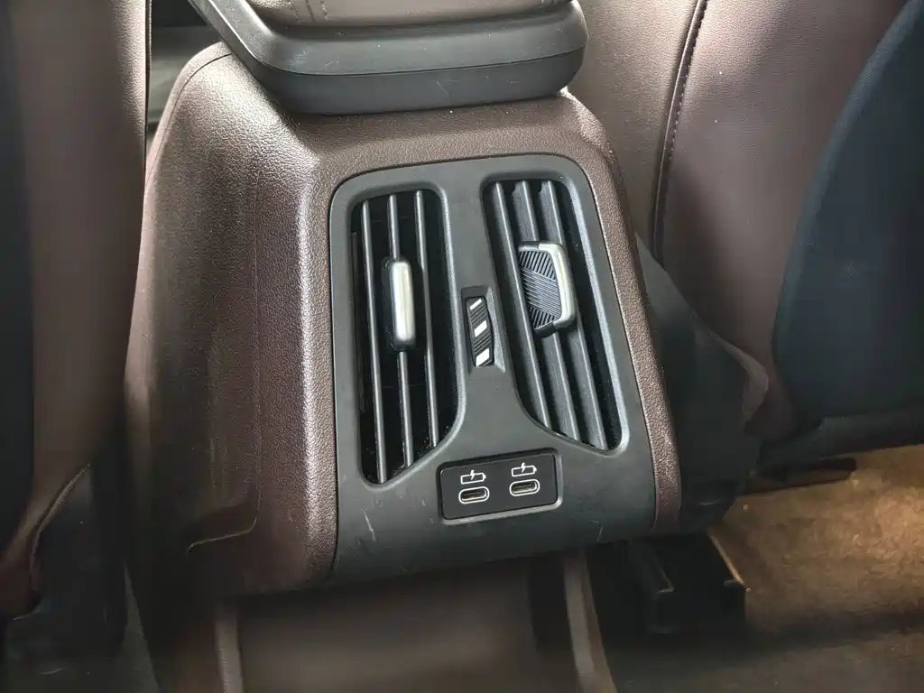 BMW iX1 — миниатюра 15