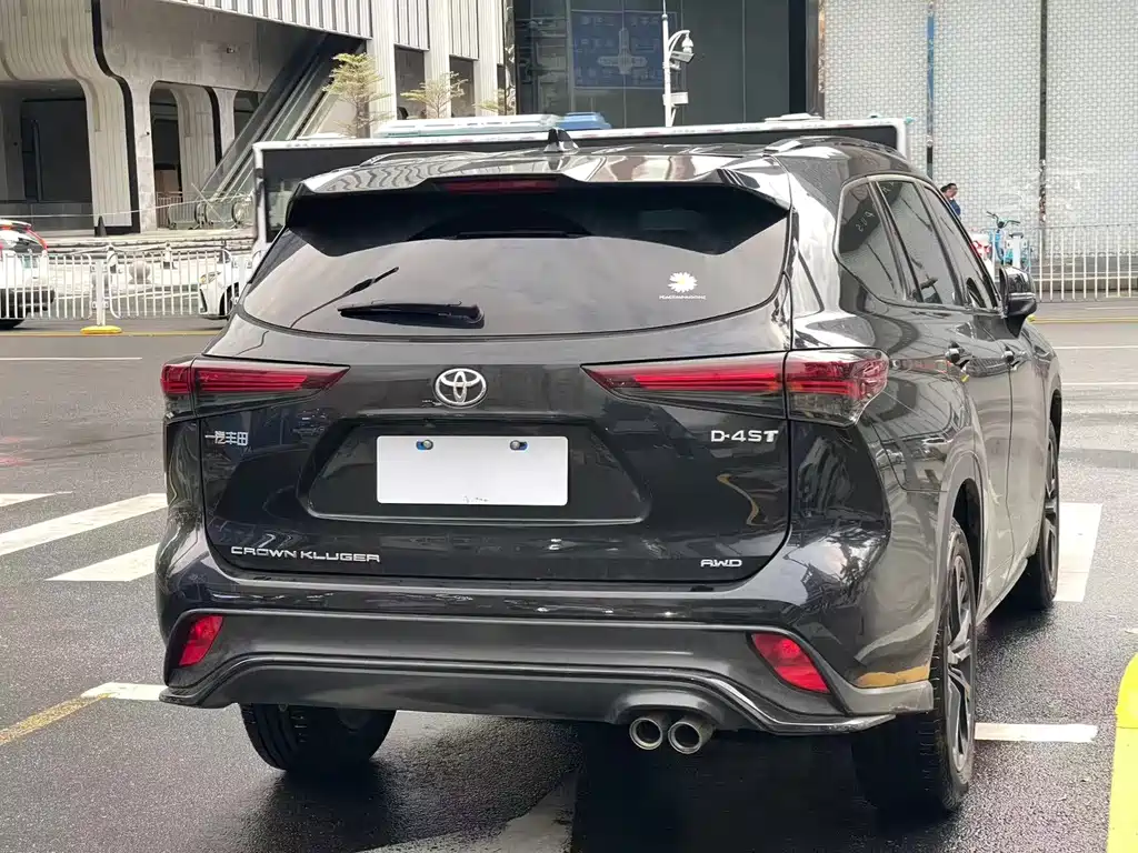 Toyota Crown Kluger — миниатюра 10