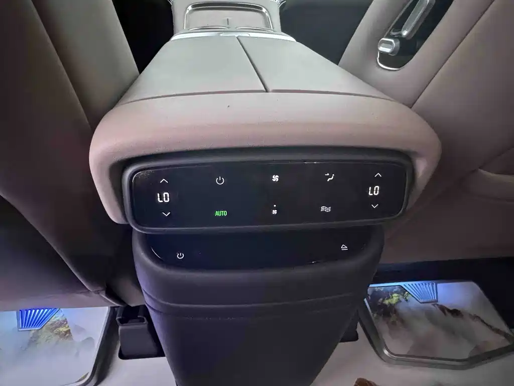 XPeng X9 — миниатюра 17