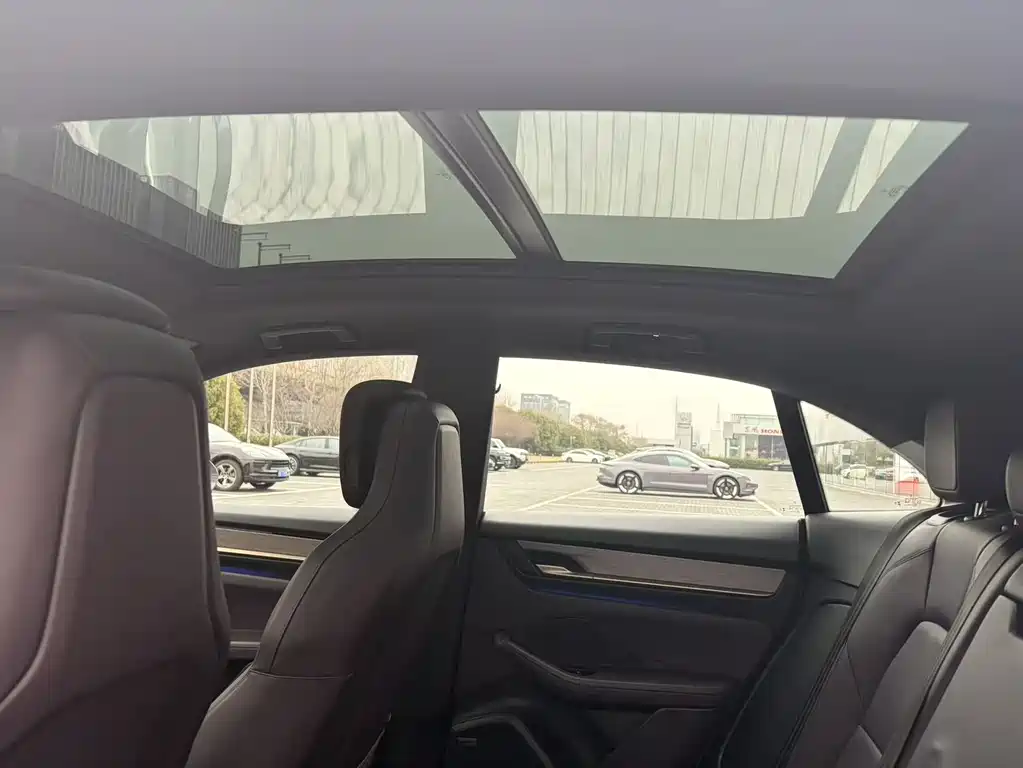 PORSCHE MACAN NEW ENERGY