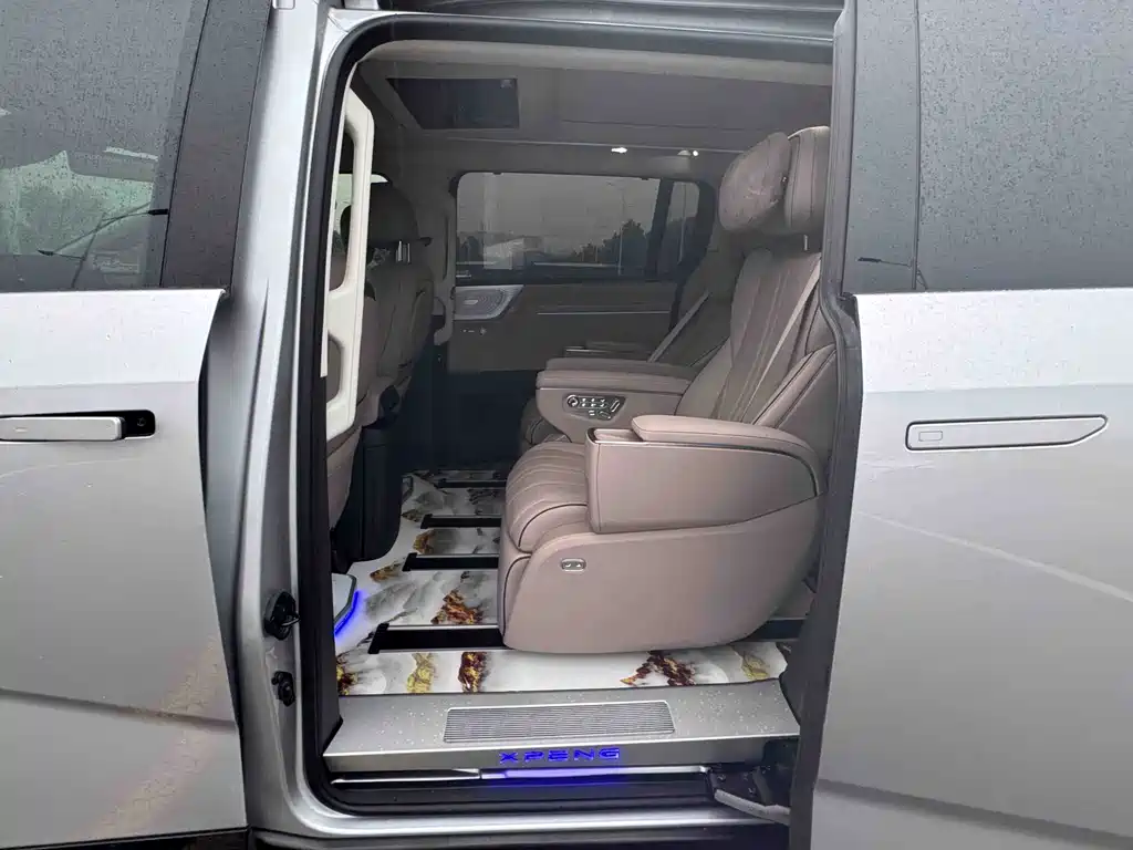 XPeng X9 — миниатюра 12