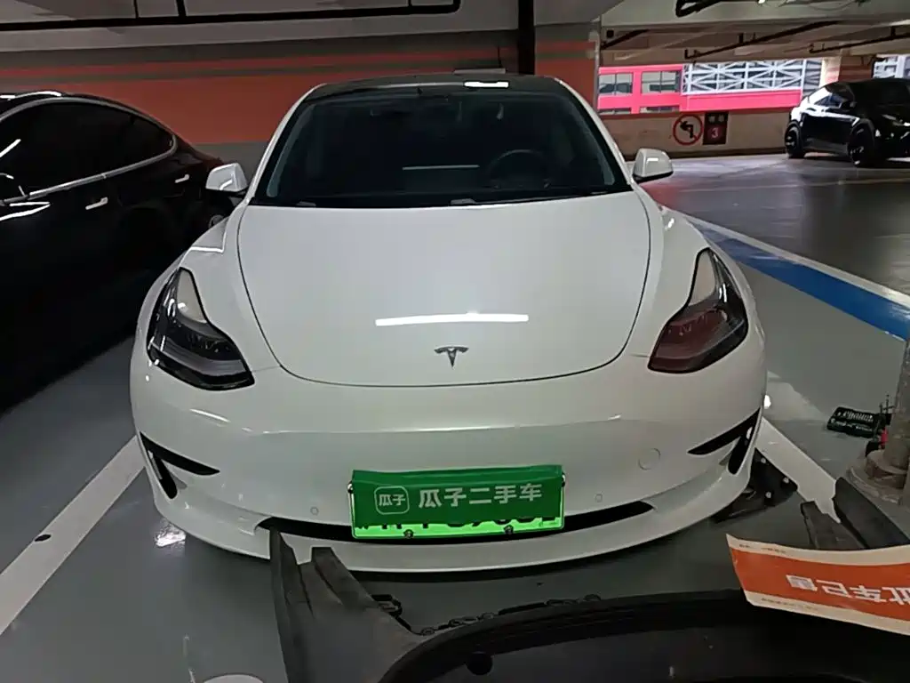 Tesla Model 3 — миниатюра 3
