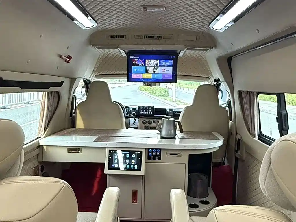 Toyota Hiace — миниатюра 20