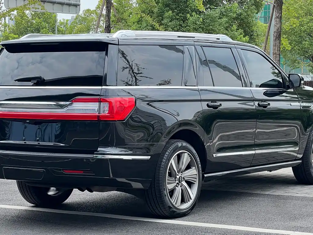 Lincoln Navigator — миниатюра 17