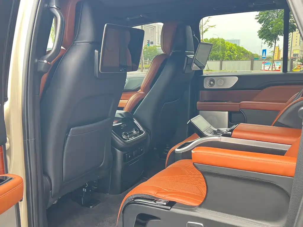 Lincoln Navigator — миниатюра 8