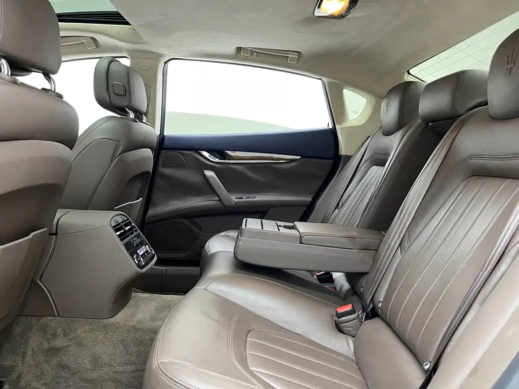 Maserati Quattroporte — миниатюра 8