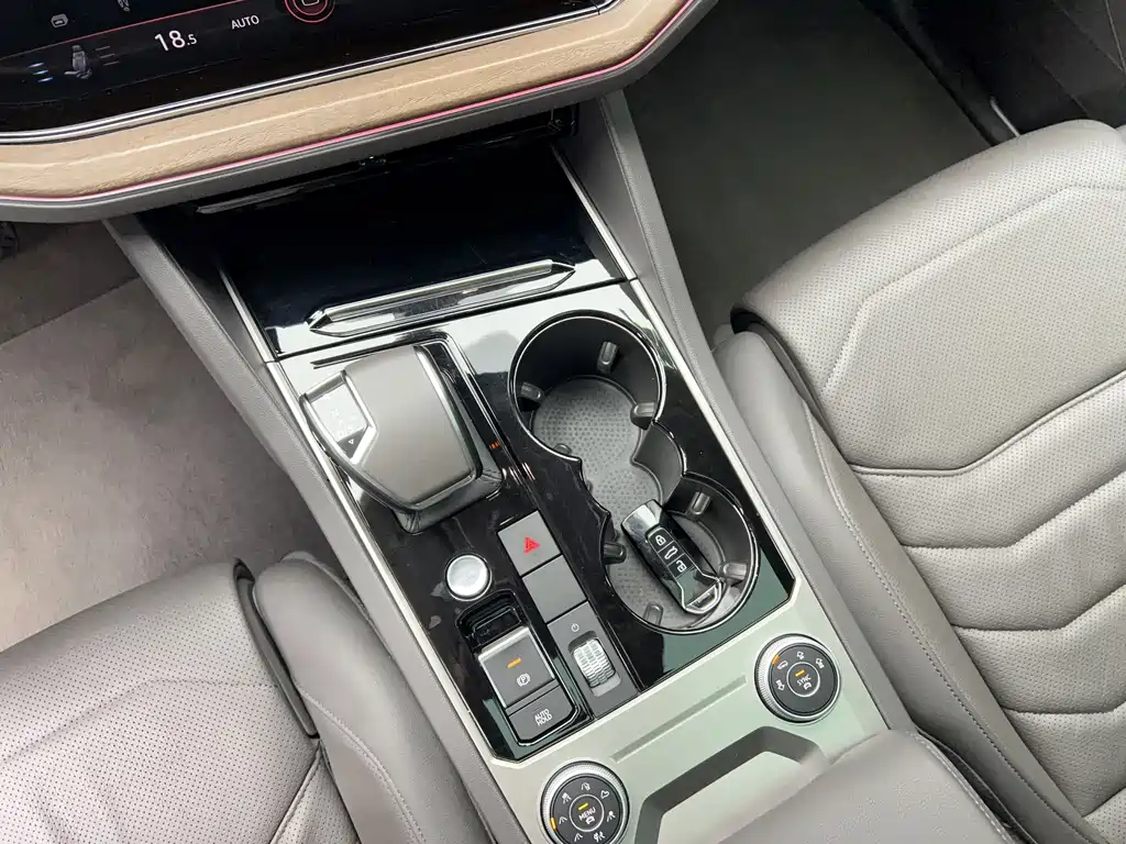 Volkswagen Touareg — миниатюра 15