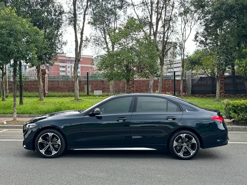 Mercedes-Benz C-Class — миниатюра 4