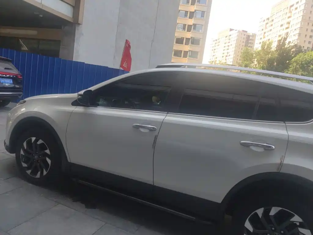 Toyota RAV4 — миниатюра 4