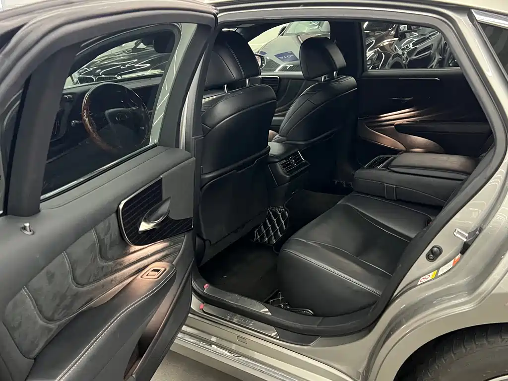 Lexus LS — миниатюра 4