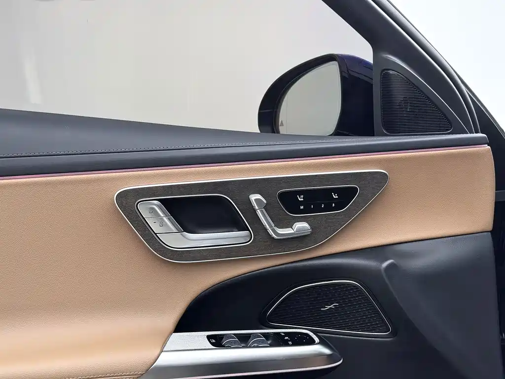 Mercedes-Benz E-Class — миниатюра 12