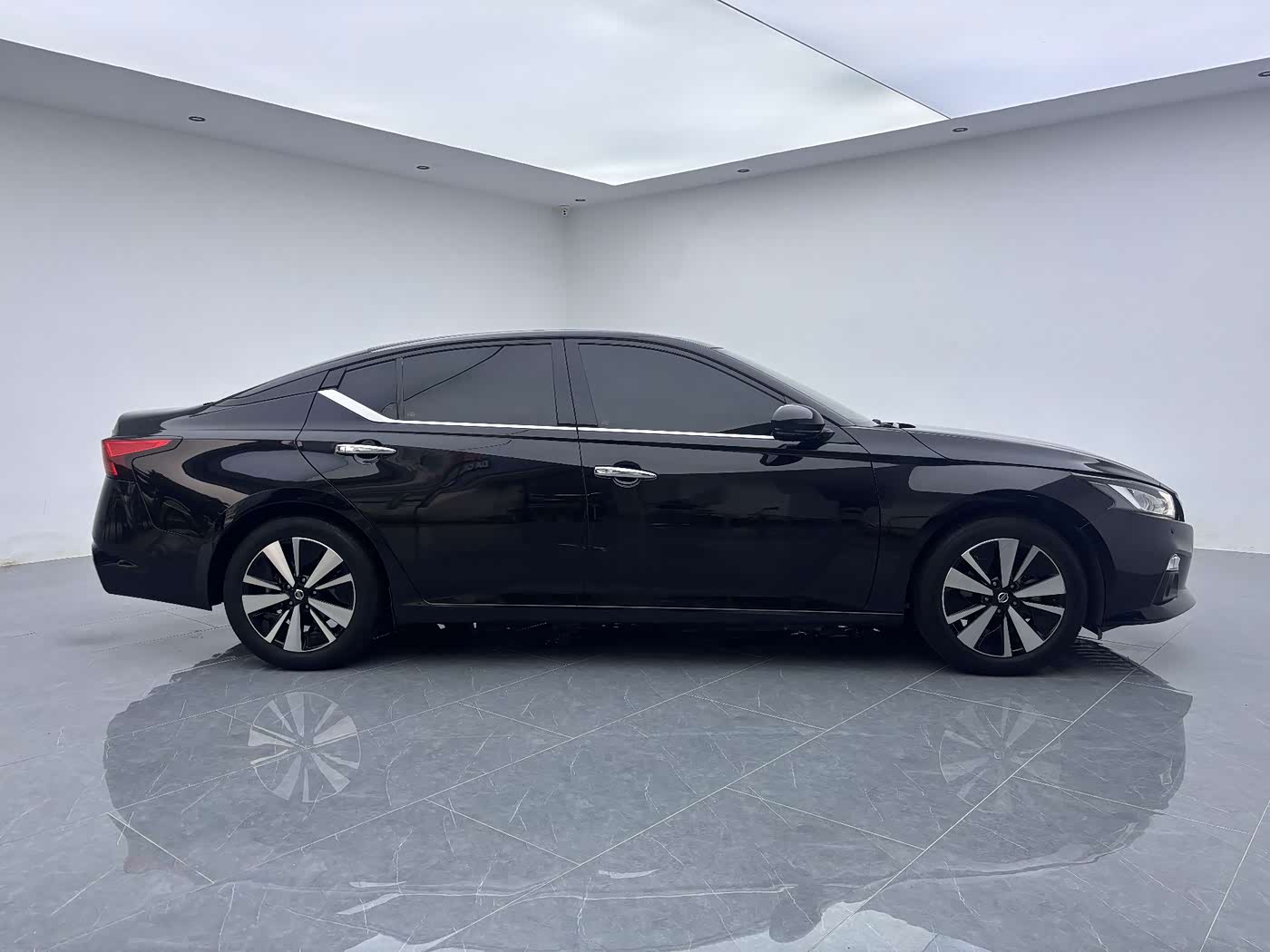 Nissan Teana 2.0 л 2022 г. Чёрный, пробег 35000 км