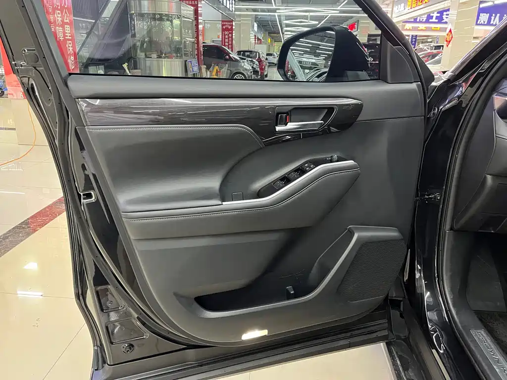 Toyota Crown Kluger — миниатюра 24