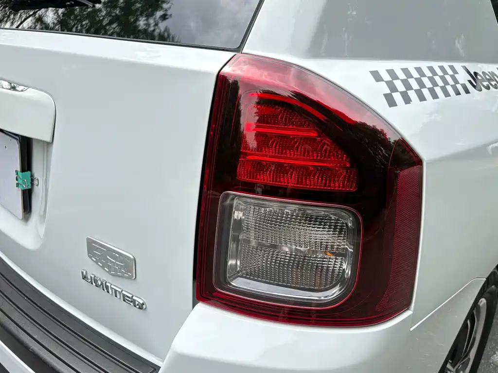 Jeep Compass (Import) — миниатюра 18